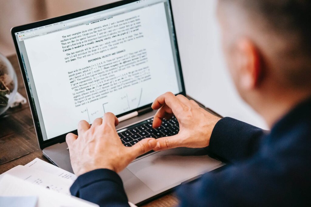 man typing on a laptop
